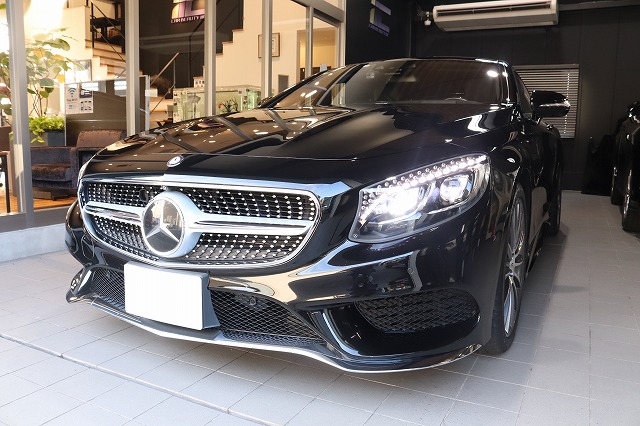 新車のメルセデスベンツ
