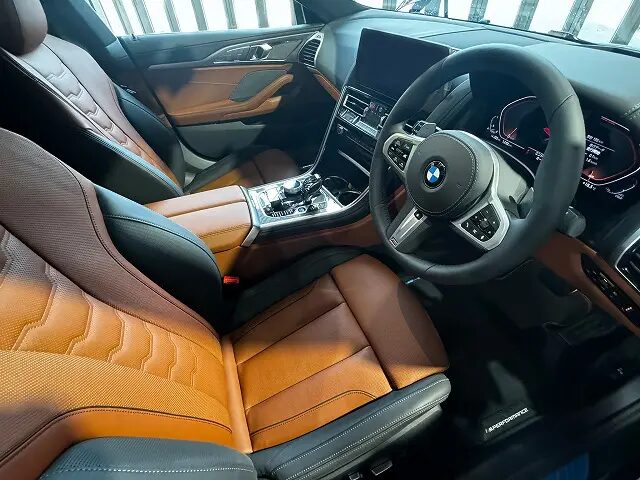 車内コーティングの費用相場