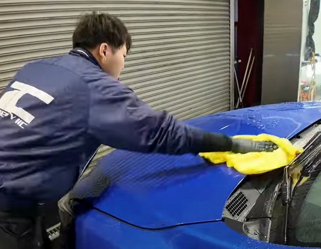 洗車　拭き上げ