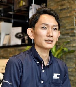 社長　舊役哲史(きゅうやくてつじ)