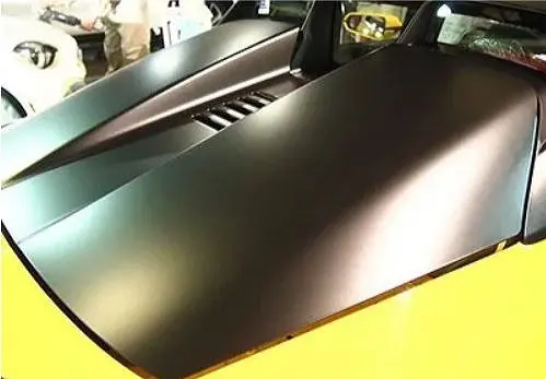 カーラッピングの施工の解説が画像 - ガラスコーティング剤通販ブログ カーラッピングって何種類や特徴施工事例をプロが徹底解説3