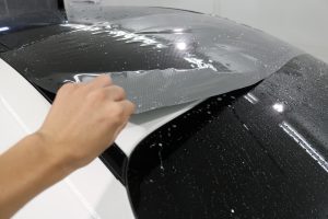 グロスカーボンのプロテクションフィルムをルーフに施工　レクサス