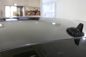 グロスカーボンのプロテクションフィルムをルーフに施工　レクサス