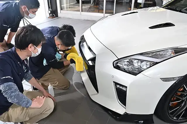 拭き上げ作業、技術向上のための研修