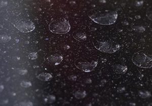 水滴が乾いた時に付着する雨染み