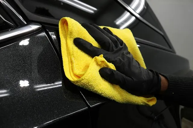 車にこびりついてしまった虫の正しい取り方と対策をプロが教えます 拭き上げ