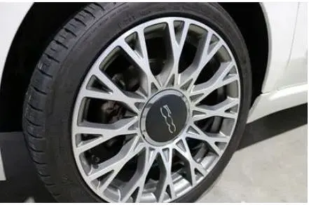 車のメンテナンスや維持費用ってどれくらいかかるタイヤ